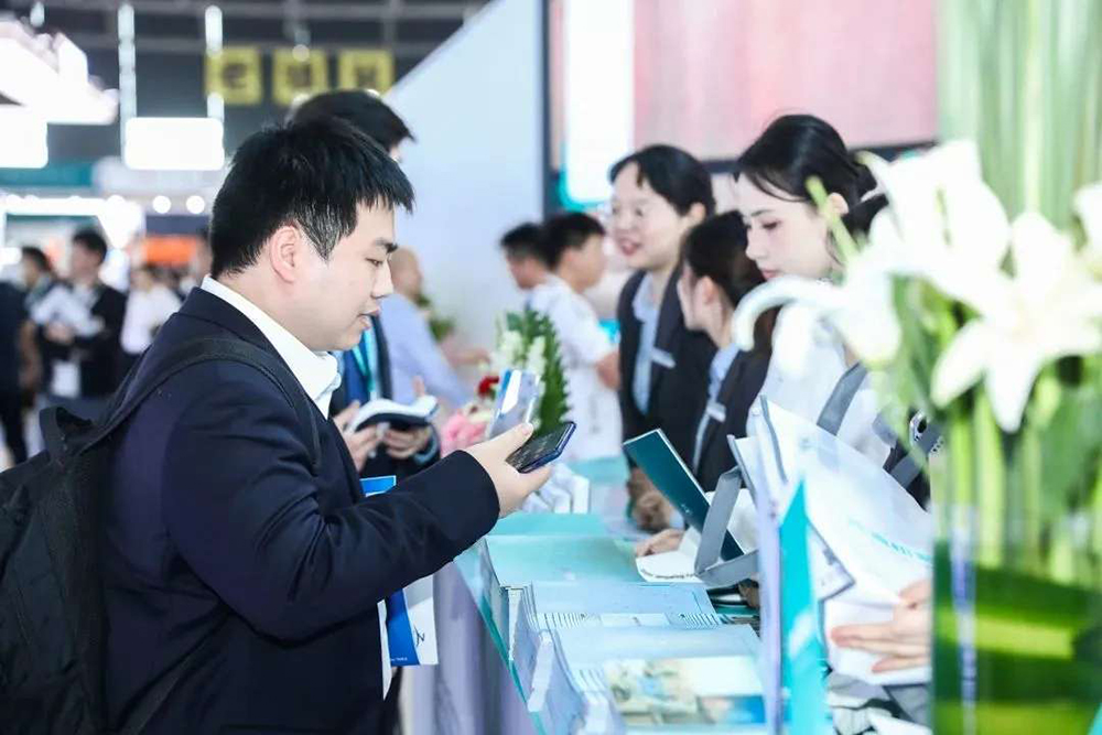 盛會(huì)重啟，共同見證 | 第32屆中國玻璃展首日精彩瞬間！